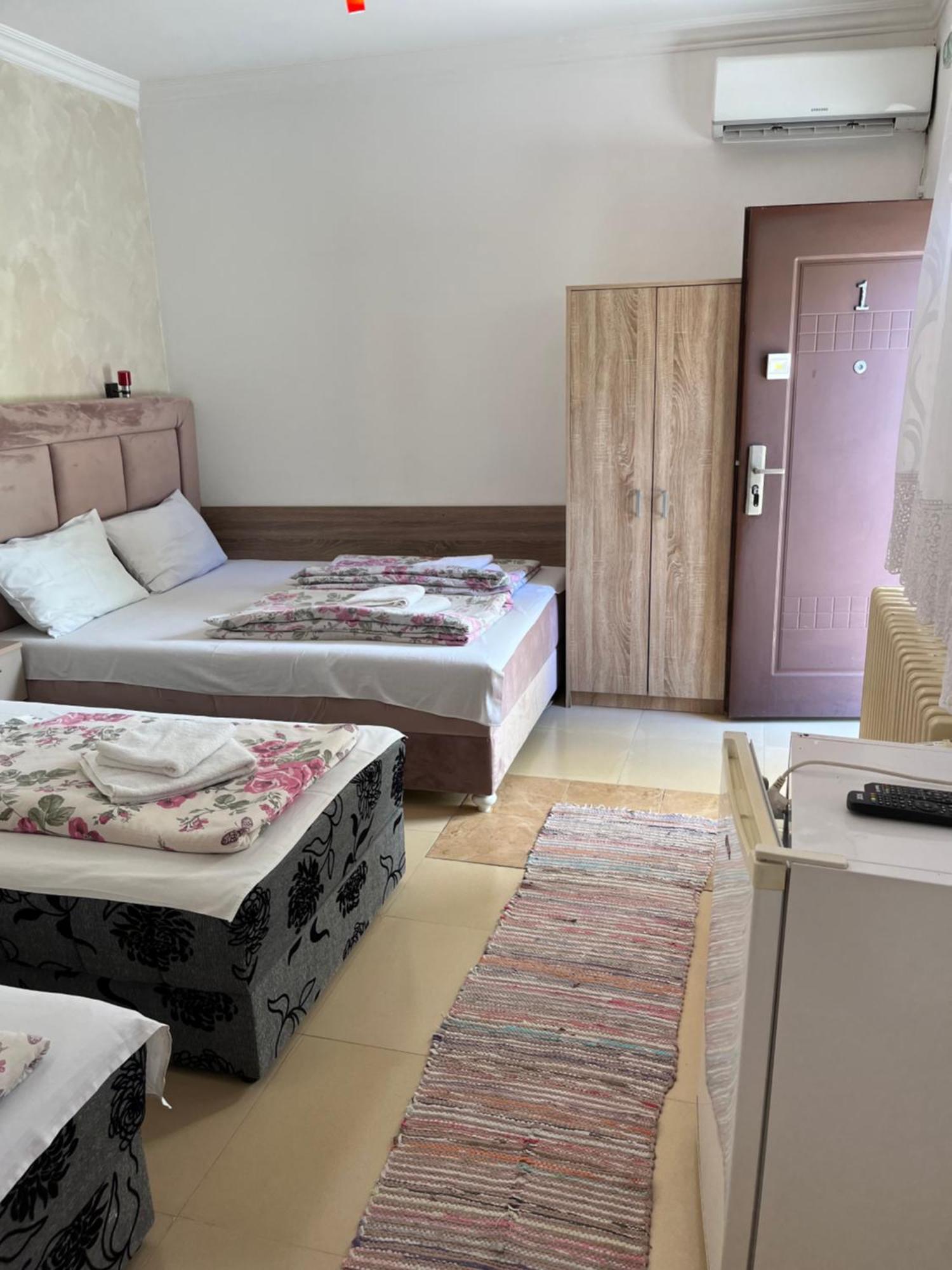 Sobe Sa Sopstvenim Kupatilom Private Rooms Bathroom In Center Novi Sad Ngoại thất bức ảnh