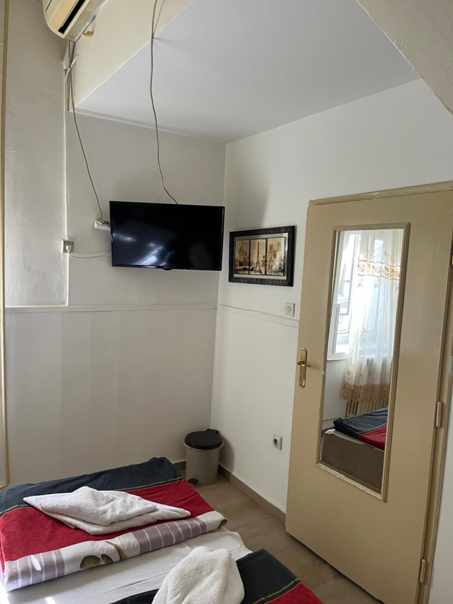 Sobe Sa Sopstvenim Kupatilom Private Rooms Bathroom In Center Novi Sad Ngoại thất bức ảnh
