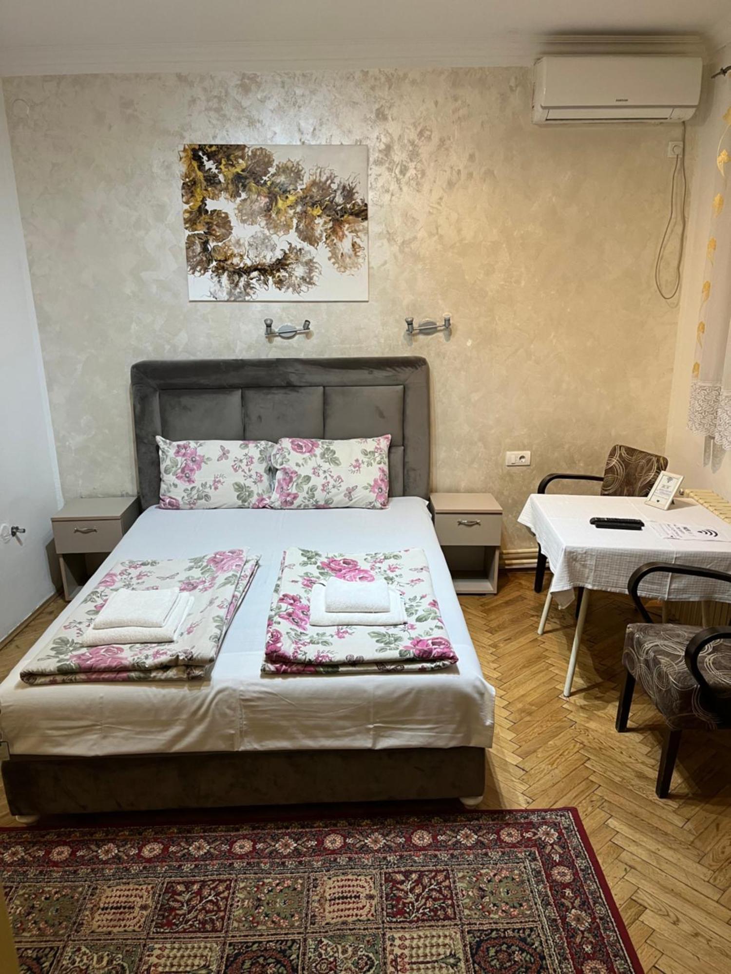 Sobe Sa Sopstvenim Kupatilom Private Rooms Bathroom In Center Novi Sad Ngoại thất bức ảnh