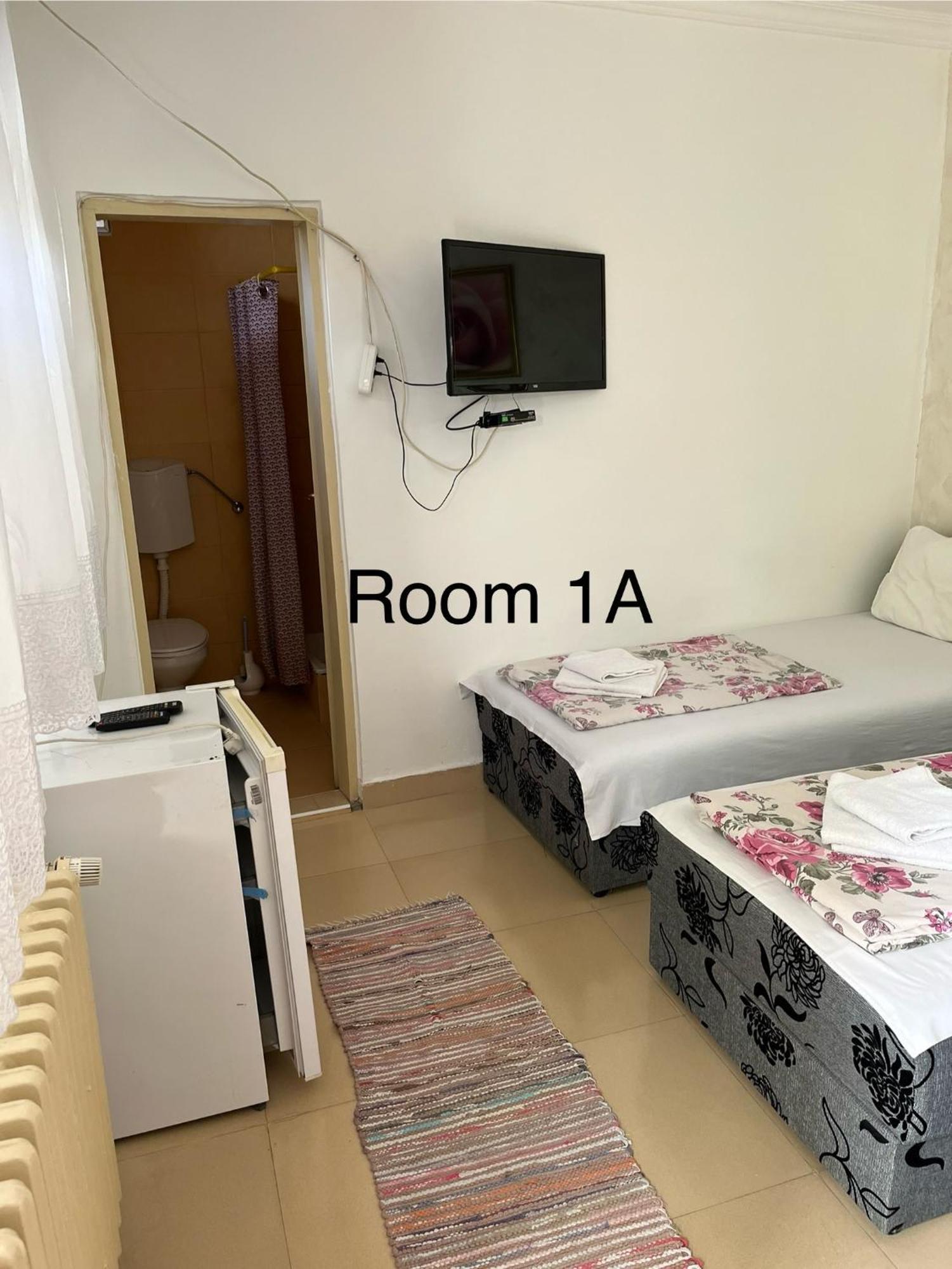 Sobe Sa Sopstvenim Kupatilom Private Rooms Bathroom In Center Novi Sad Ngoại thất bức ảnh