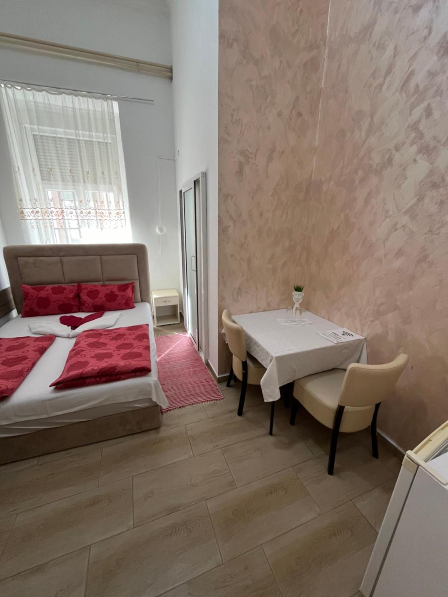 Sobe Sa Sopstvenim Kupatilom Private Rooms Bathroom In Center Novi Sad Ngoại thất bức ảnh